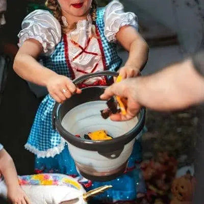 NEBO - BRITEBUCKET - Candy Bucket & Safety Light - 1.3 Gallon Collapsible Bucket w/ 200 lumen removable Magnetic work  light - 3 Light Modes - 3 AAA Batteries (Included) - Becker Safety and Supply