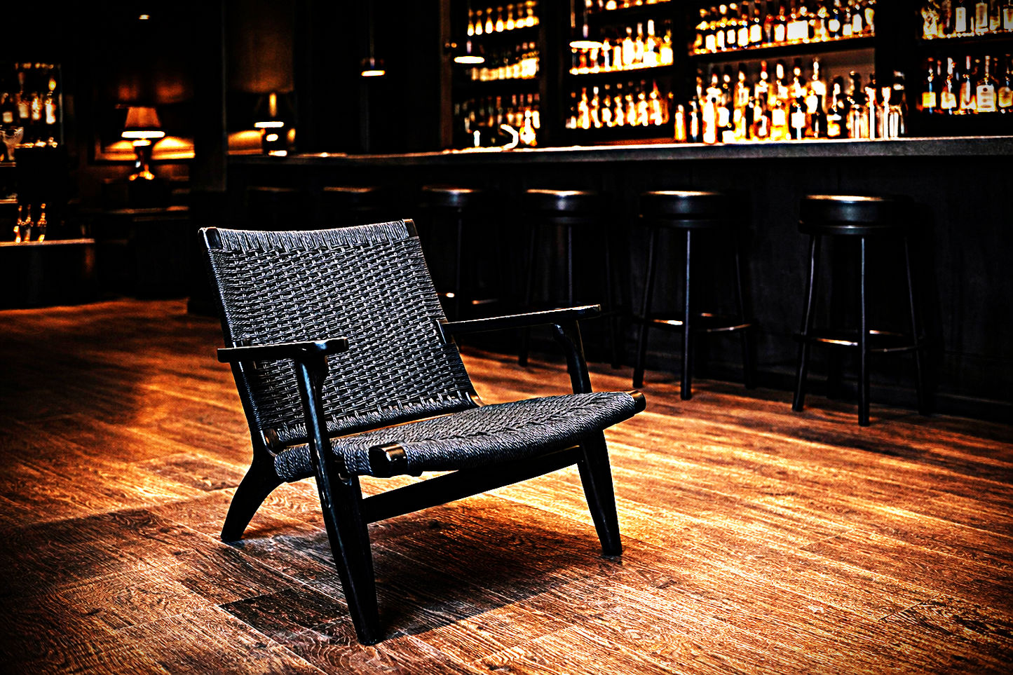 PLANTATION COLONIAL ELMWOOD CHAIR/ARMCHAIR/LOUNGE CHAIR IN DISTRESSED BLACK - MyChocolateWood