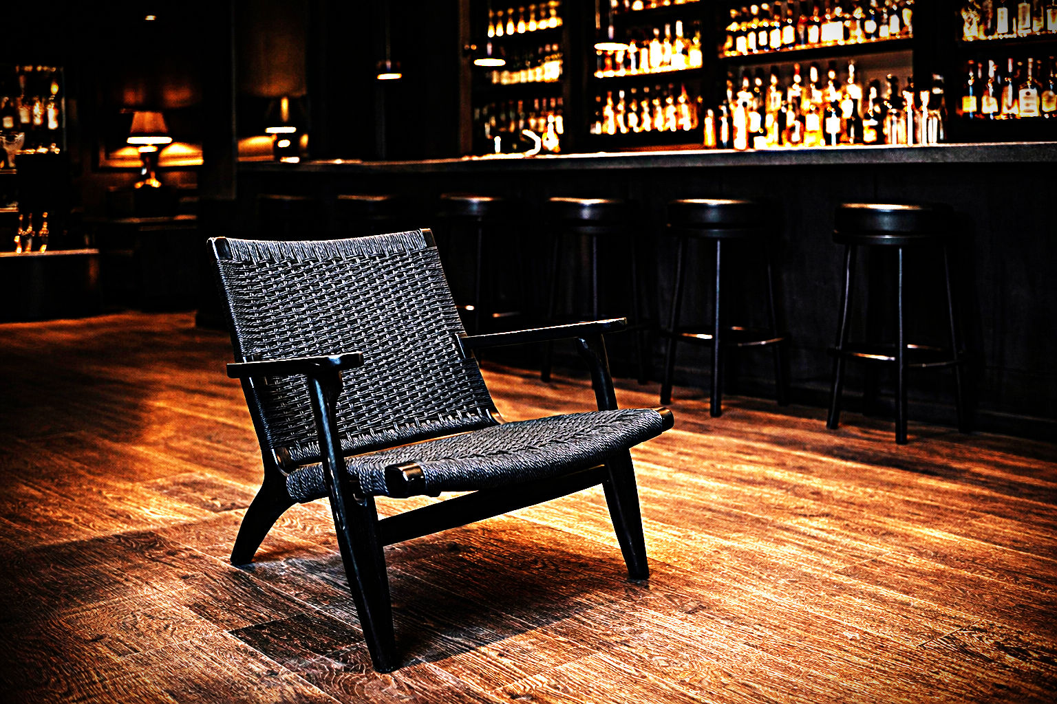 PLANTATION COLONIAL ELMWOOD CHAIR/ARMCHAIR/LOUNGE CHAIR IN DISTRESSED BLACK - MyChocolateWood