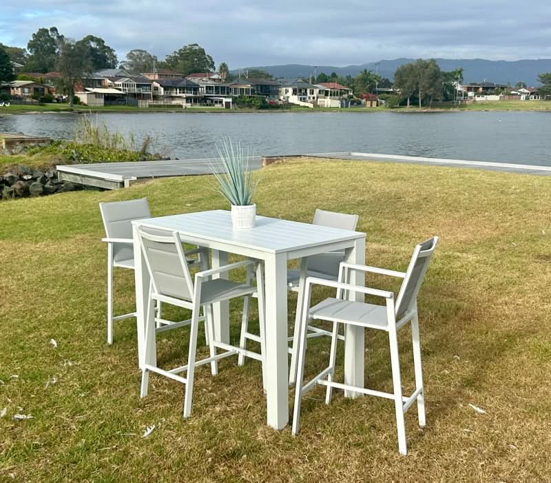Finnigan 5 pce. Outdoor Aluminium Bar Set in White/Grey