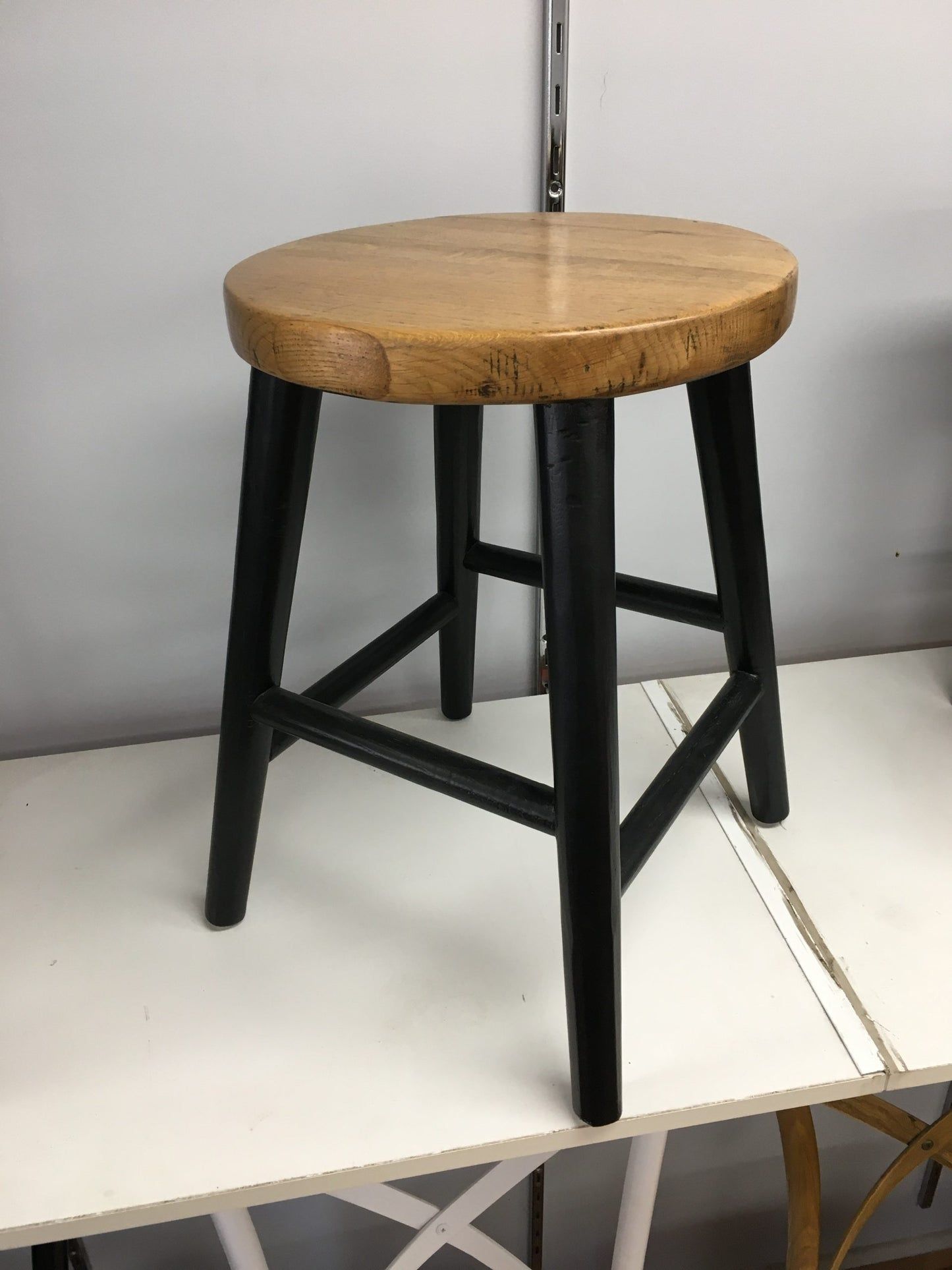 FITAN SOLID OAKSTOOL NATURAL TOP/BLACK LEGS HEIGHT 45CM - MyChocolateWood
