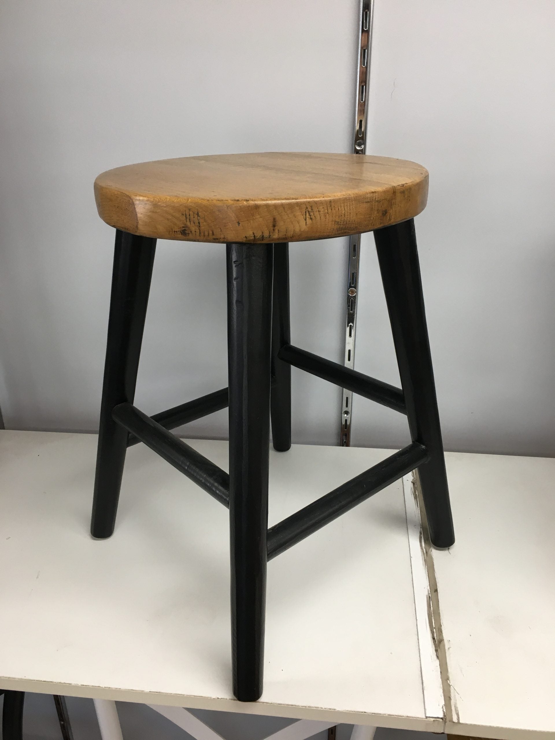 FITAN SOLID OAKSTOOL NATURAL TOP/BLACK LEGS HEIGHT 45CM - MyChocolateWood