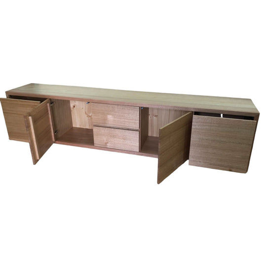 KAMILLA AUSTRALIAN MADE TASSIE OAK TV /ENTERTAINMENT UNIT WITH 2 DOORS & 2 LARGE DRAWERS & 2 SMALLER DRAWRS IN THE MIDDLE