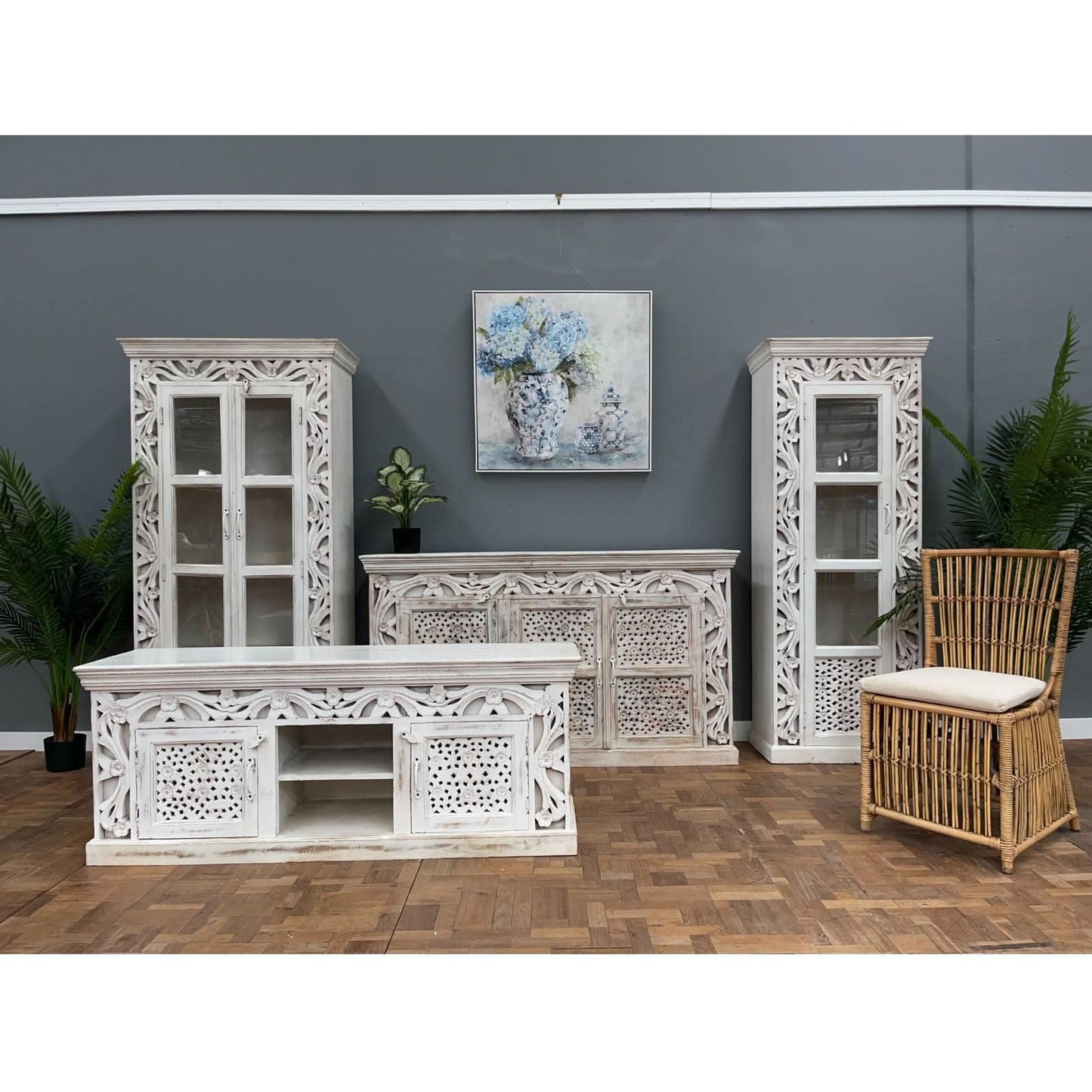 MANCHUELA 3 DOORS ORNATE ASIAN STYLE BUFFET/SIDEBOARD IN MANGO WOOD