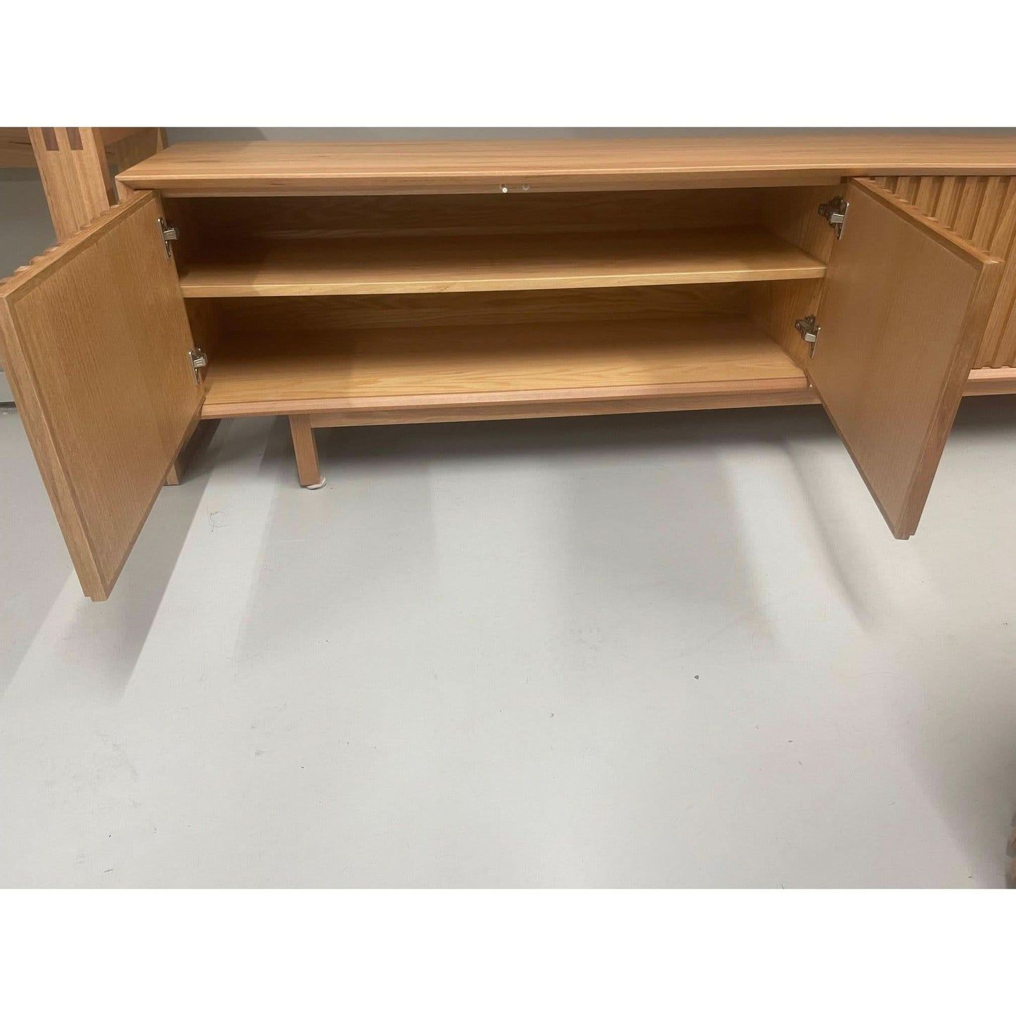 MUNGEE BLACKBUTT TV/ENTERTAINMENT UNIT 4 DOORS - FLOOR STOCK CLEARANCE