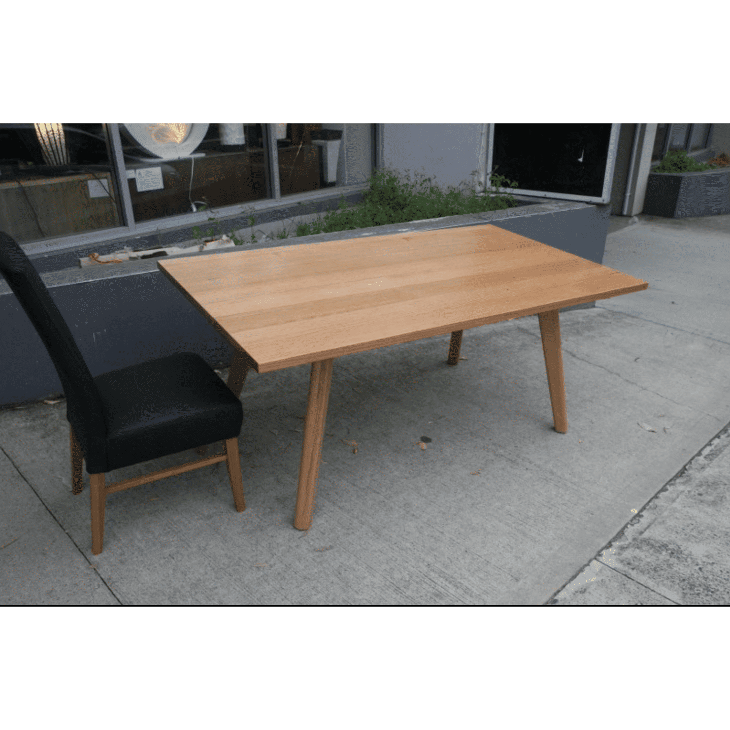 Yansen Victorian Ash Dining Table (180cm) - MyChocolateWood