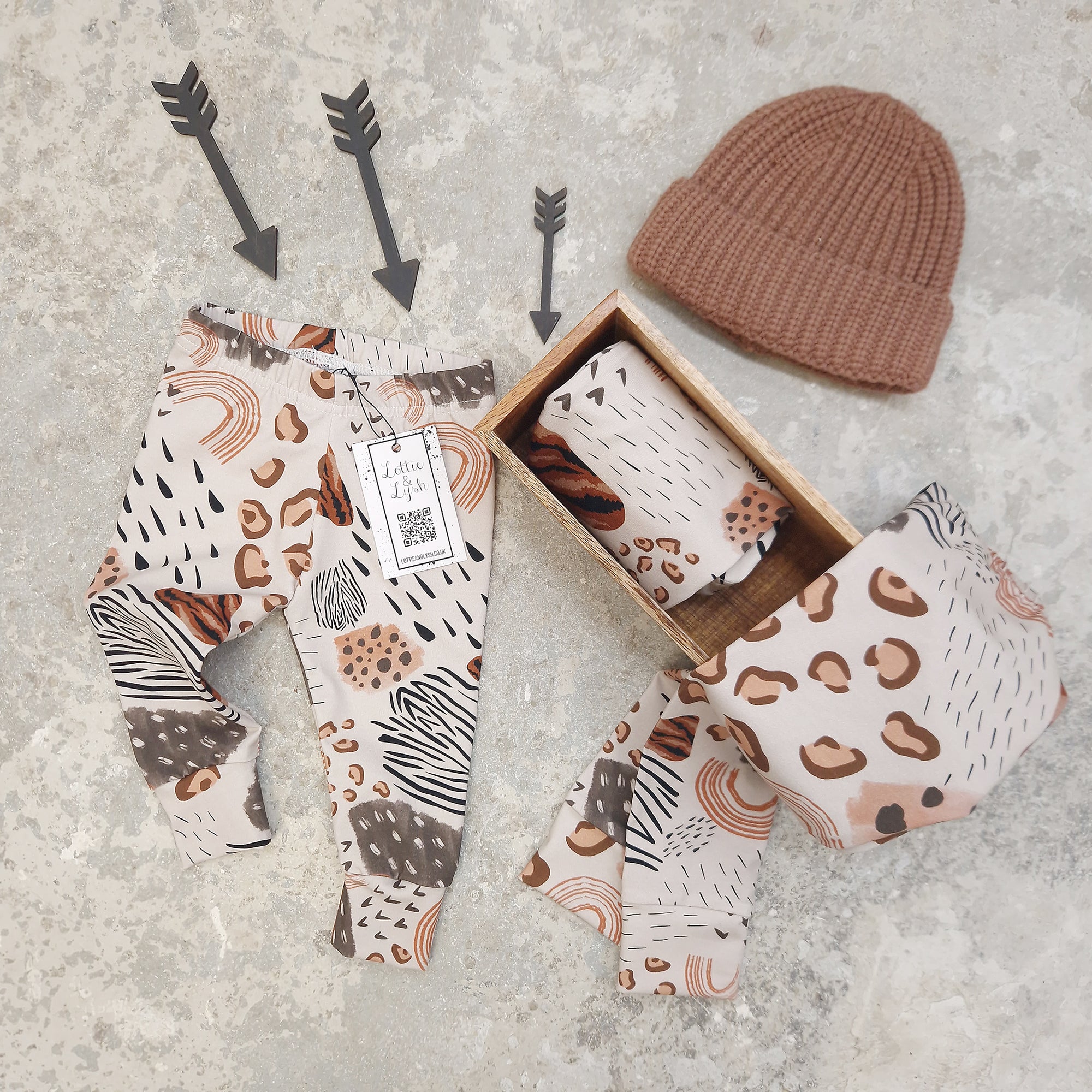 neutral patterned baby leggings