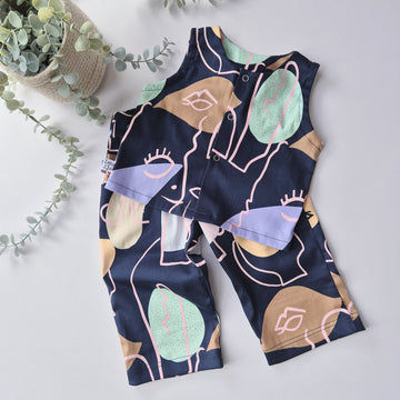 Children's sleeveless outfit with abstract pattern on a navy background