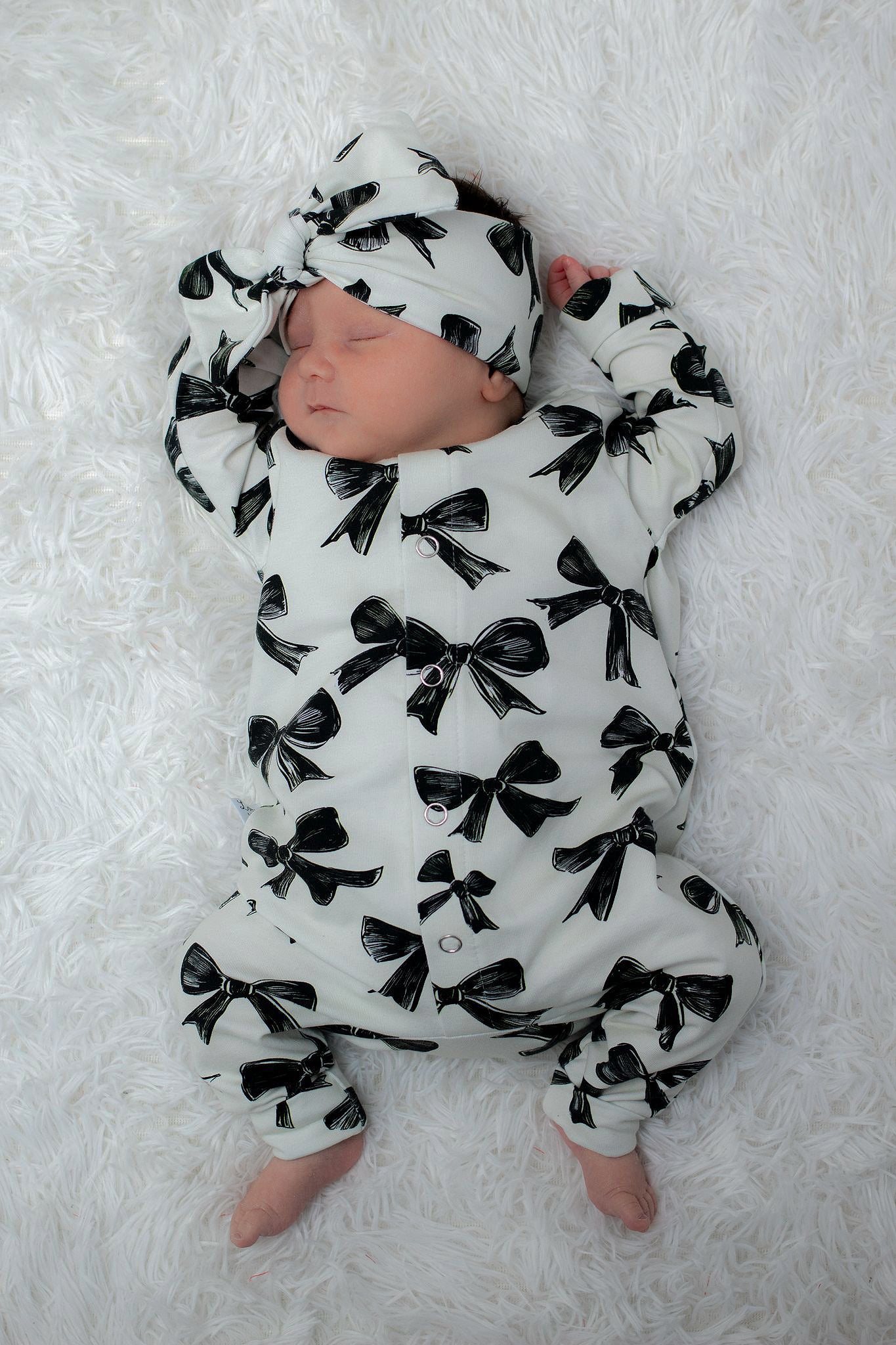 Baby girl coming home outfit with bow print by Lottie & Lysh