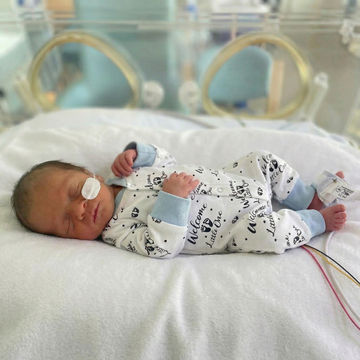 Preemie boy wearing Lottie & Lysh Welcome Little One homecoming outfit
