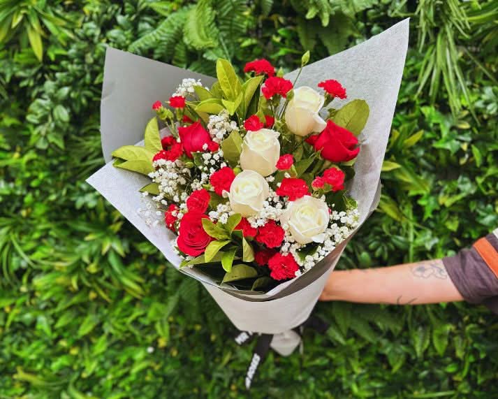 Bright Joy Rose Bouquet