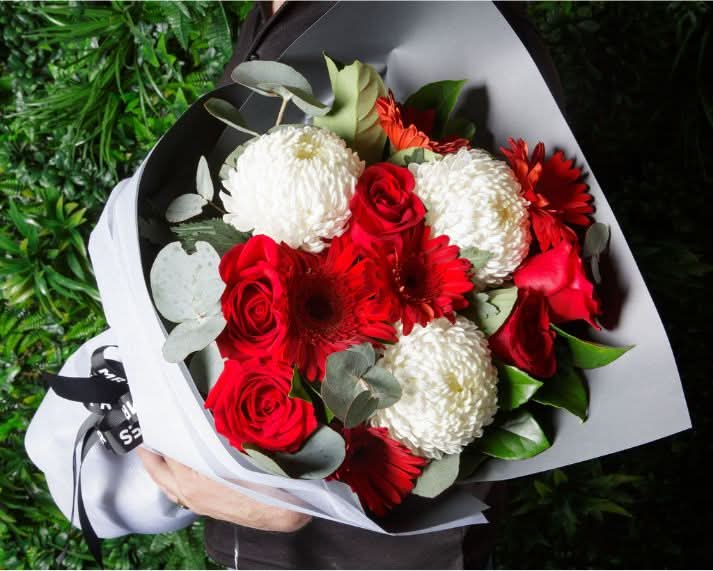 Pretty Passion Flower Bouquet for same day delivery