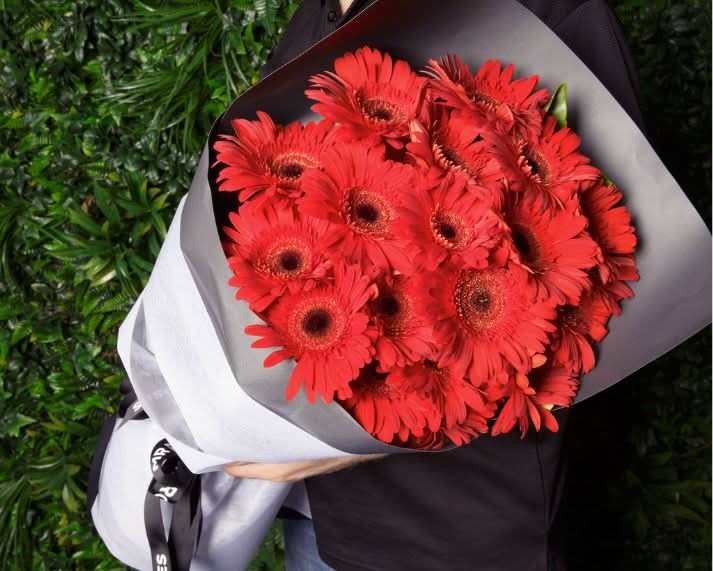 deep red gerbera flower bouquet