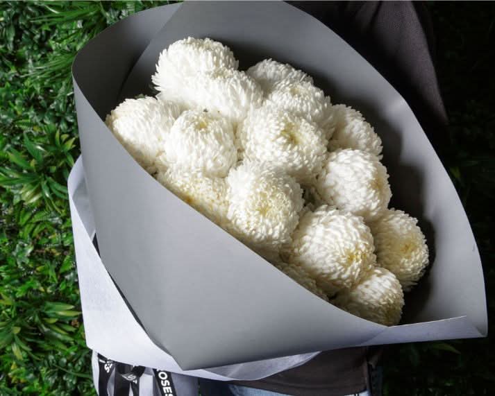 white chrysanthemum flower bouquet