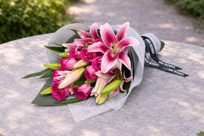 pink lilies and pink roses bouquet