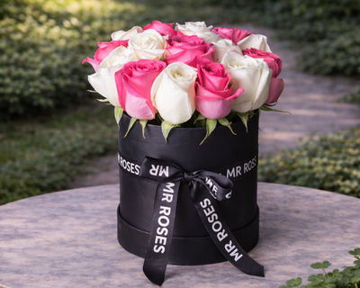pink and white roses hat box