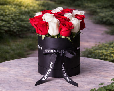 white and red roses hat box