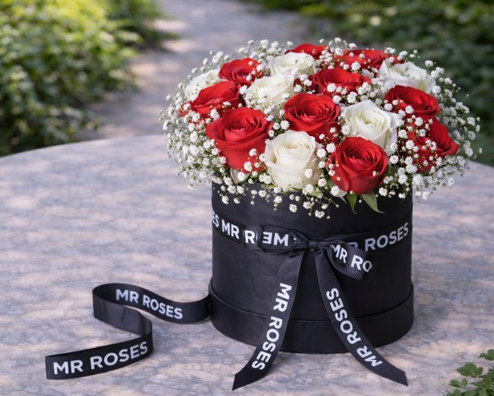 Red & White Rose Hat Box