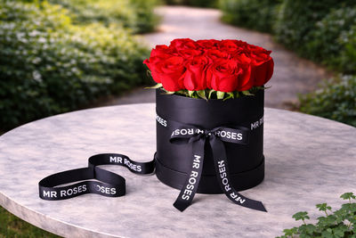 fresh red roses in an elegant black hat box