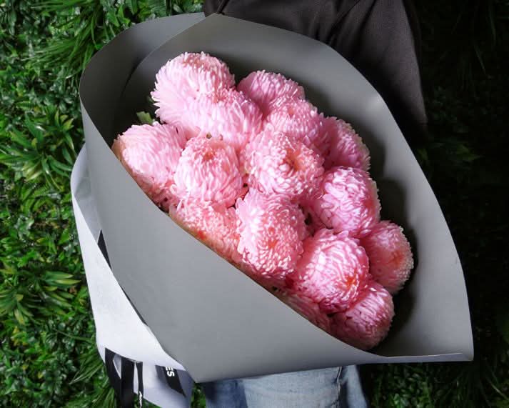 pink chrysanthemum flower bouquet