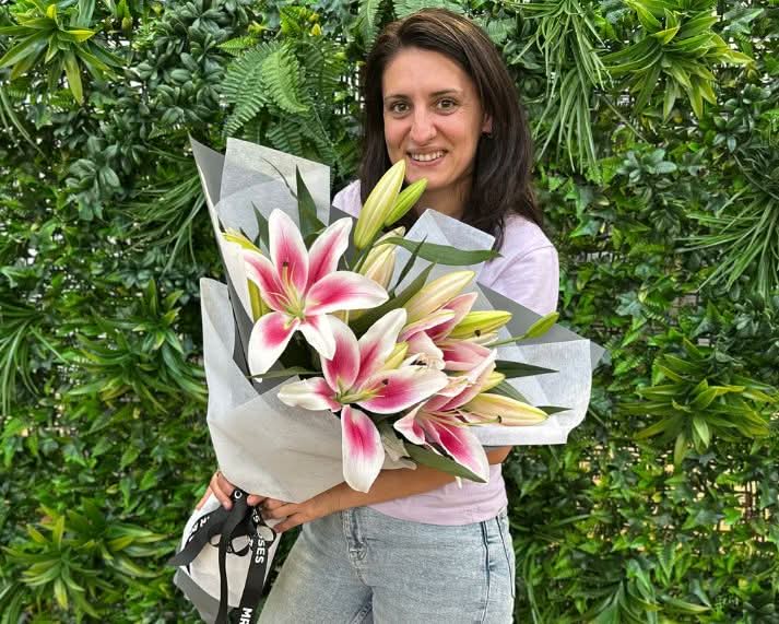 pink lily bouquet
