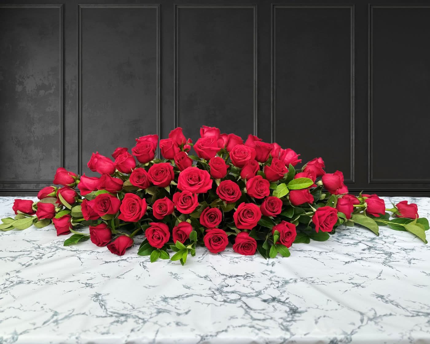red rose table centerpiece