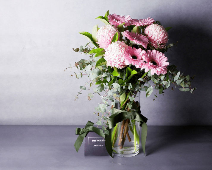 pink chrysanthemums flower arrangement in vase
