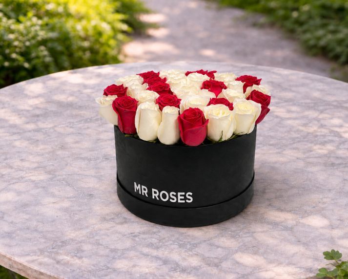 Red & White Rose Hat Box
