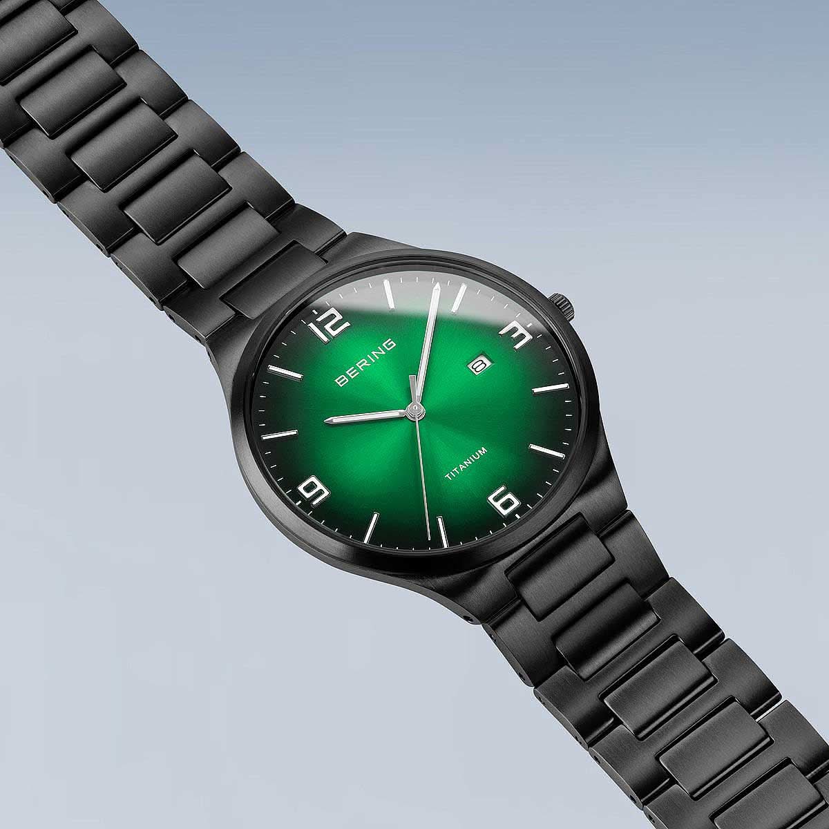 Bering Solar 15240-728 Men's Watch • Solar-powered • Scratch-resistant Sapphire Crystal