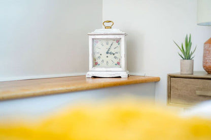 Hermle Table Clock 30x21x14 cm Wood • Mechanical 8-day movement • Westminster chime