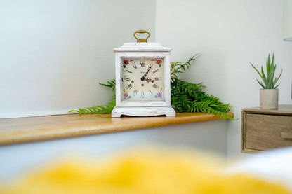 Hermle Table Clock 30x21x14 cm Wood • Mechanical 8-day movement • Westminster chime