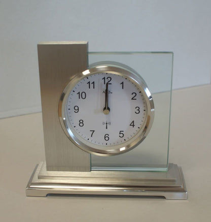 AMS Tischuhr 16x17x6 cm Metall • Modernes Funkwerk • Elegantes Design