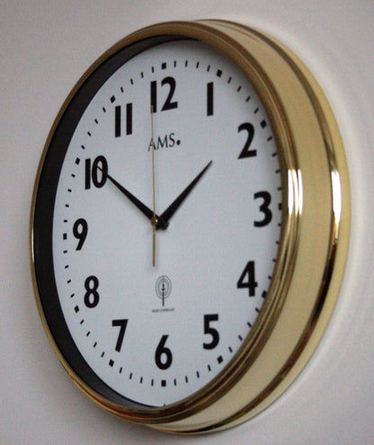 AMS Wanduhr 32x32x5 cm Messing • Funkgesteuert für Präzision • Elegantes Messinggehäuse