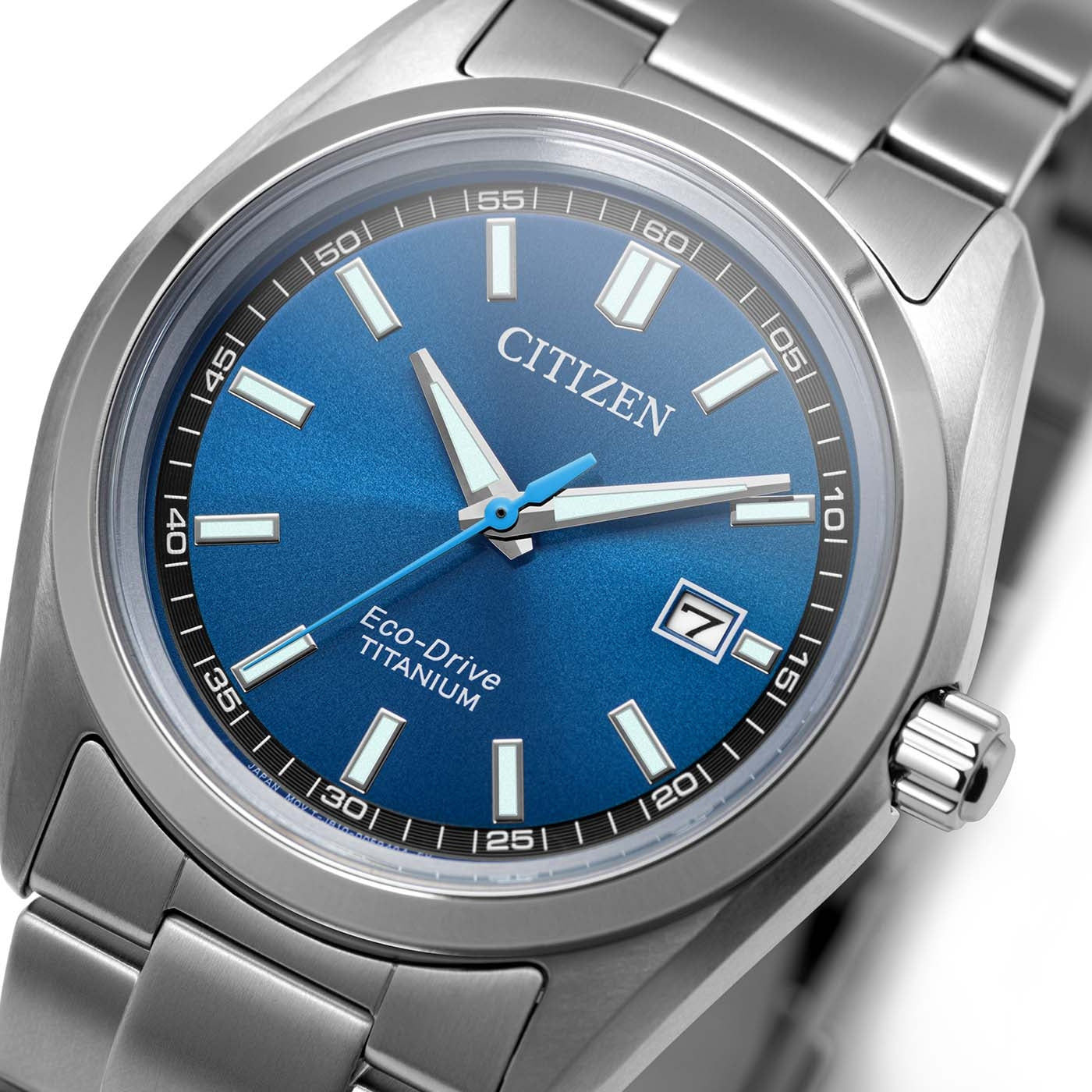 https://de.citizenwatch.eu/media/thumbs/36/5c/095703d99ec2c64835ad3d05f4e6daee321c/1400x_crop=center/managed/d3/56/d35629f21e0800b2ab43949242e7c842/AW1900-50L_1.jpg.thumb.jpg