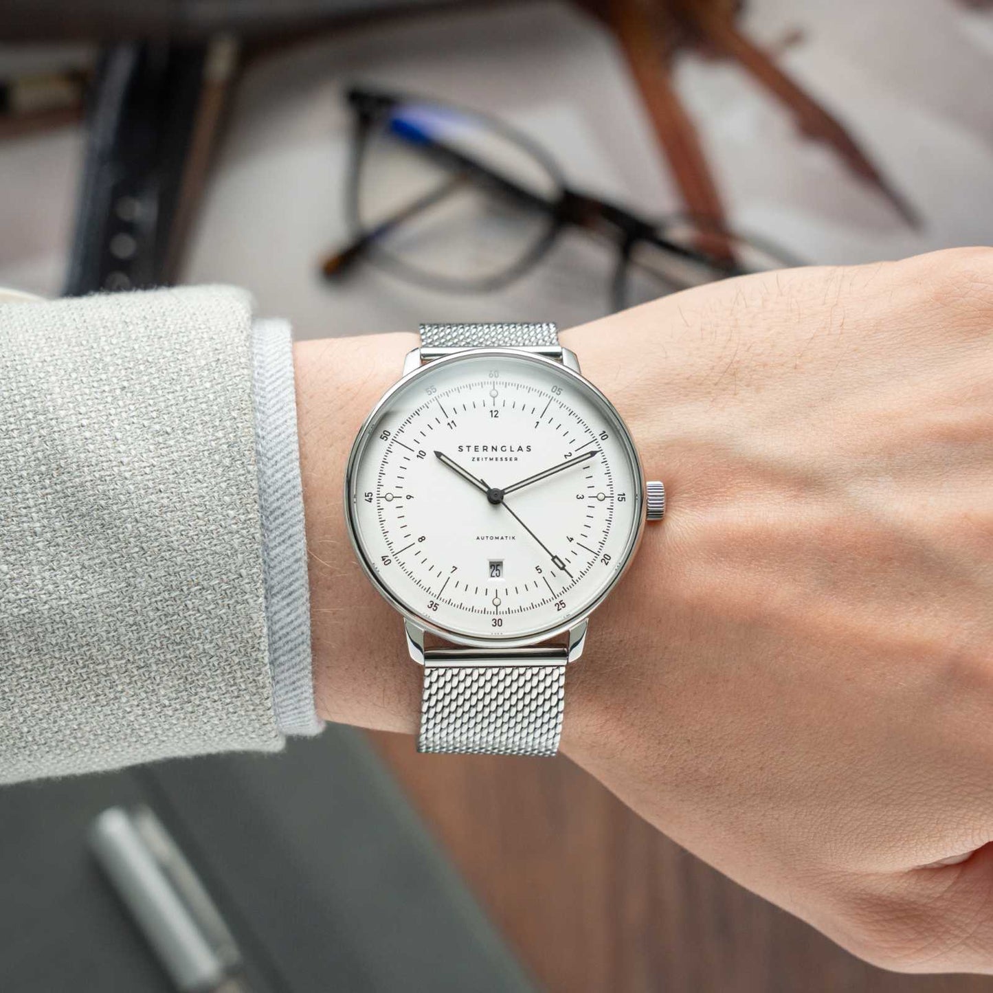 https://cdn.shopify.com/s/files/1/2384/2637/files/HH_A_Wristshot_3.jpg?v=1768547479