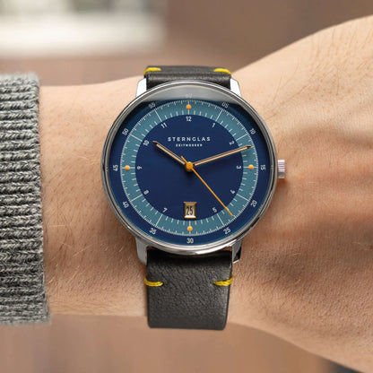 https://cdn.shopify.com/s/files/1/2384/2637/files/HH_E_1911_Wristshots_1600x1600_Buybox_2.jpg?v=1759319247