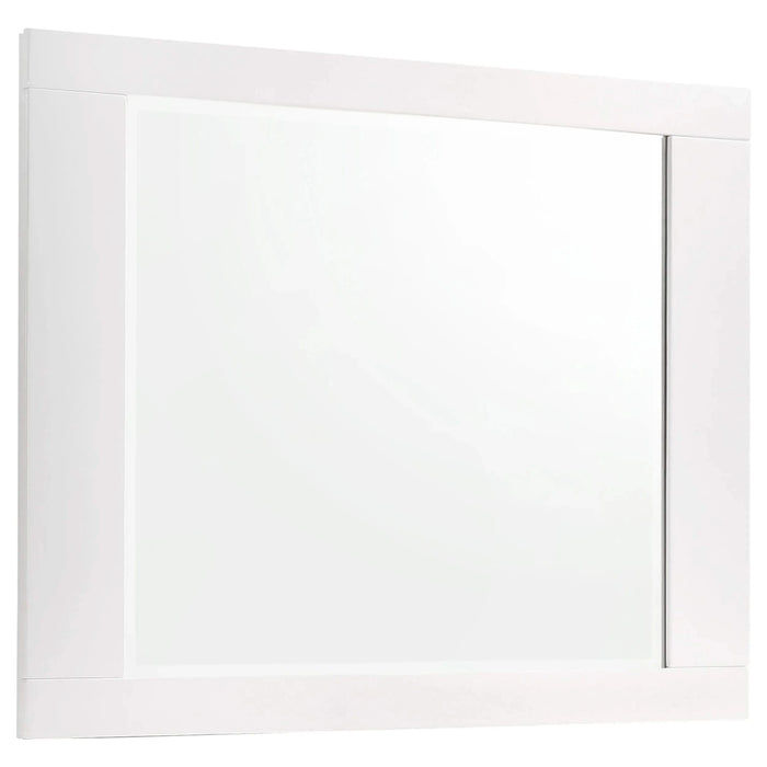 Escalon Glossy White 4-piece Queen Bedroom Set Default -DTYStore