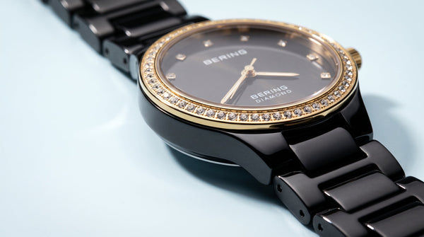 Schmuck aus Keramik und Carbon: Leichte Materialien im Vergleich