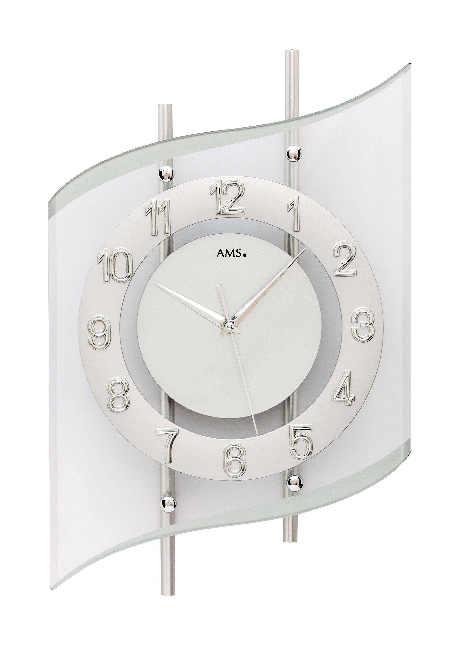 Horloge murale avec boîtier argenté, verre minéral facetté et chiffres romains