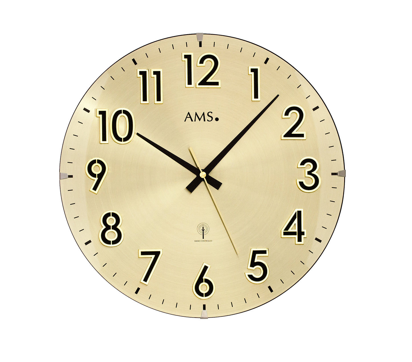 Horloge murale dorée AMS avec chiffres romains et aiguilles