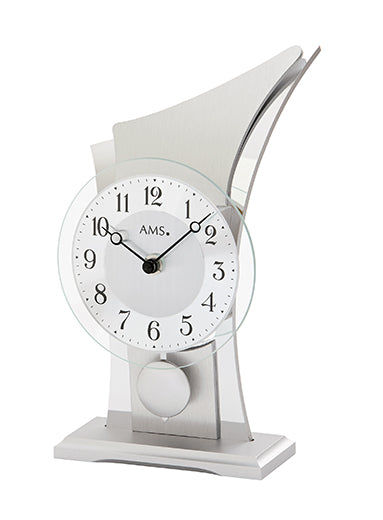 Horloge de table AMS argentée avec cadran rond et boîtier incurvé en aluminium