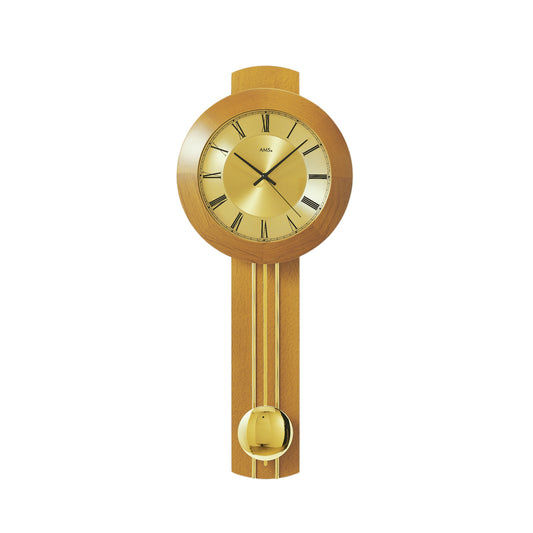 Pendule radio-pilotée avec cadran rond doré et balancier en bois, verre minéral