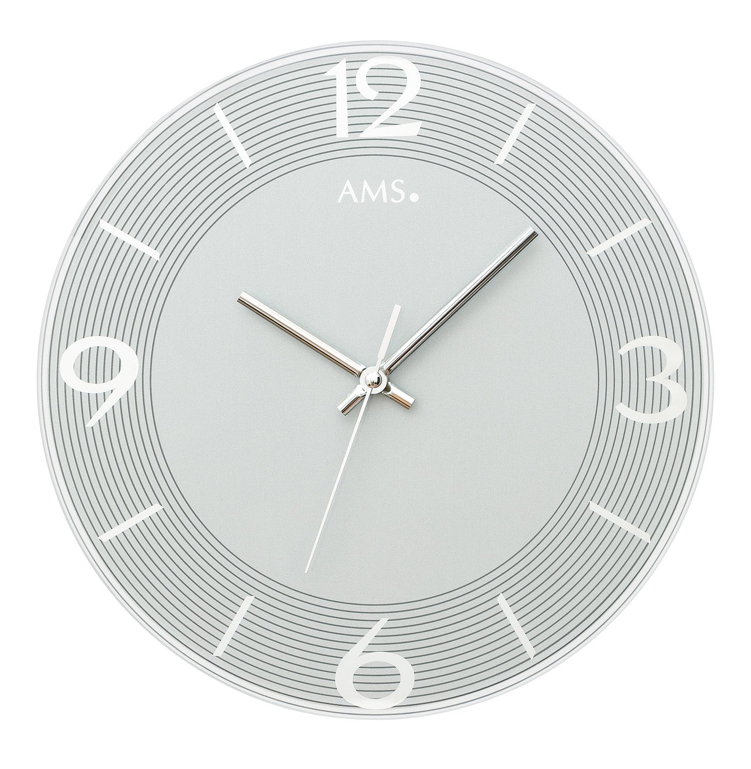 Horloge murale ronde bleu gris avec aiguilles argentées, chiffres romains et bord cannelé