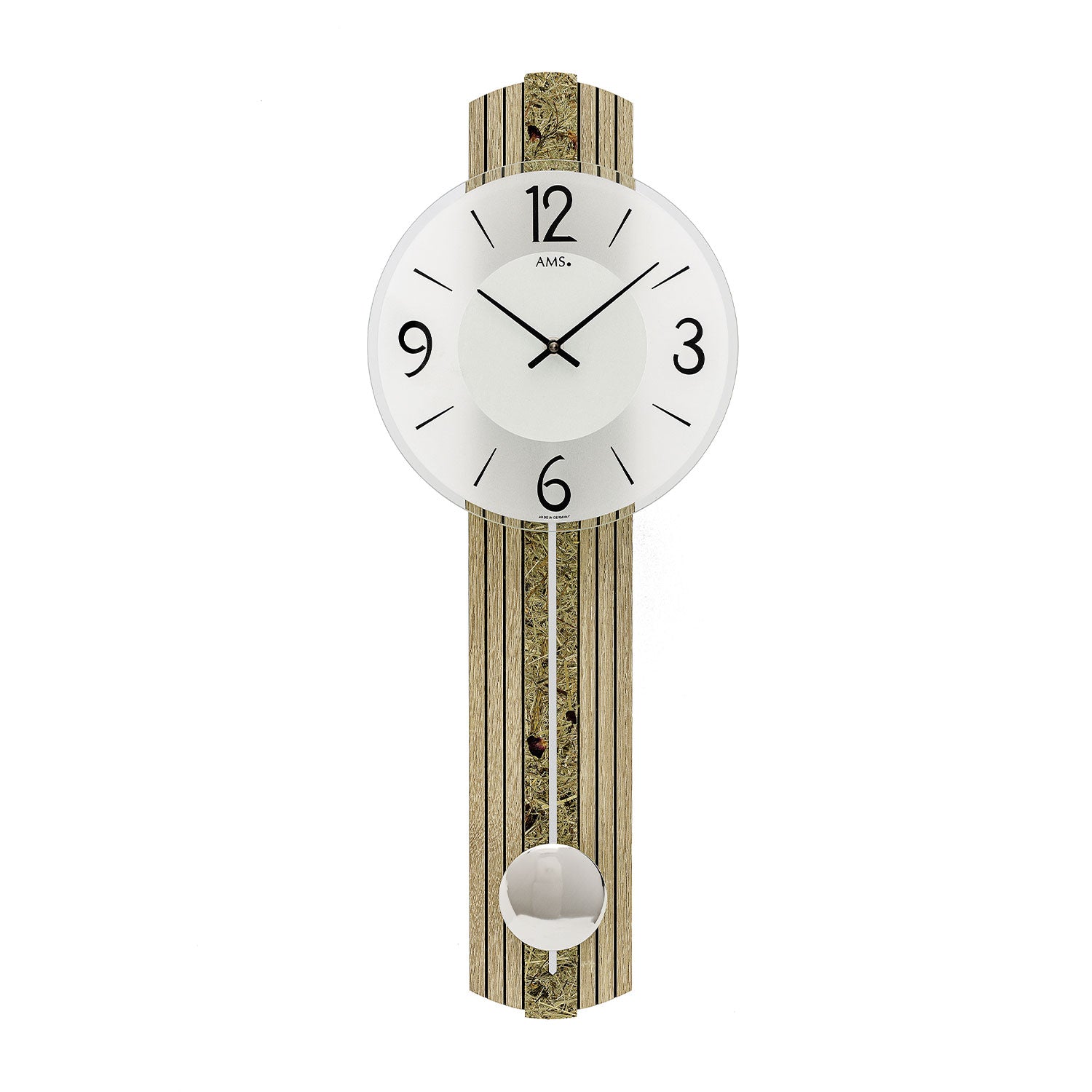 Horloge murale avec cadran rond blanc, aiguilles noires et pendule suspendue dans un boîtier en bois