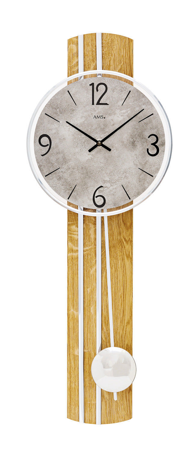 Horloge murale avec cadran rond, verre minéral et pendule en bois de chêne sauvage.