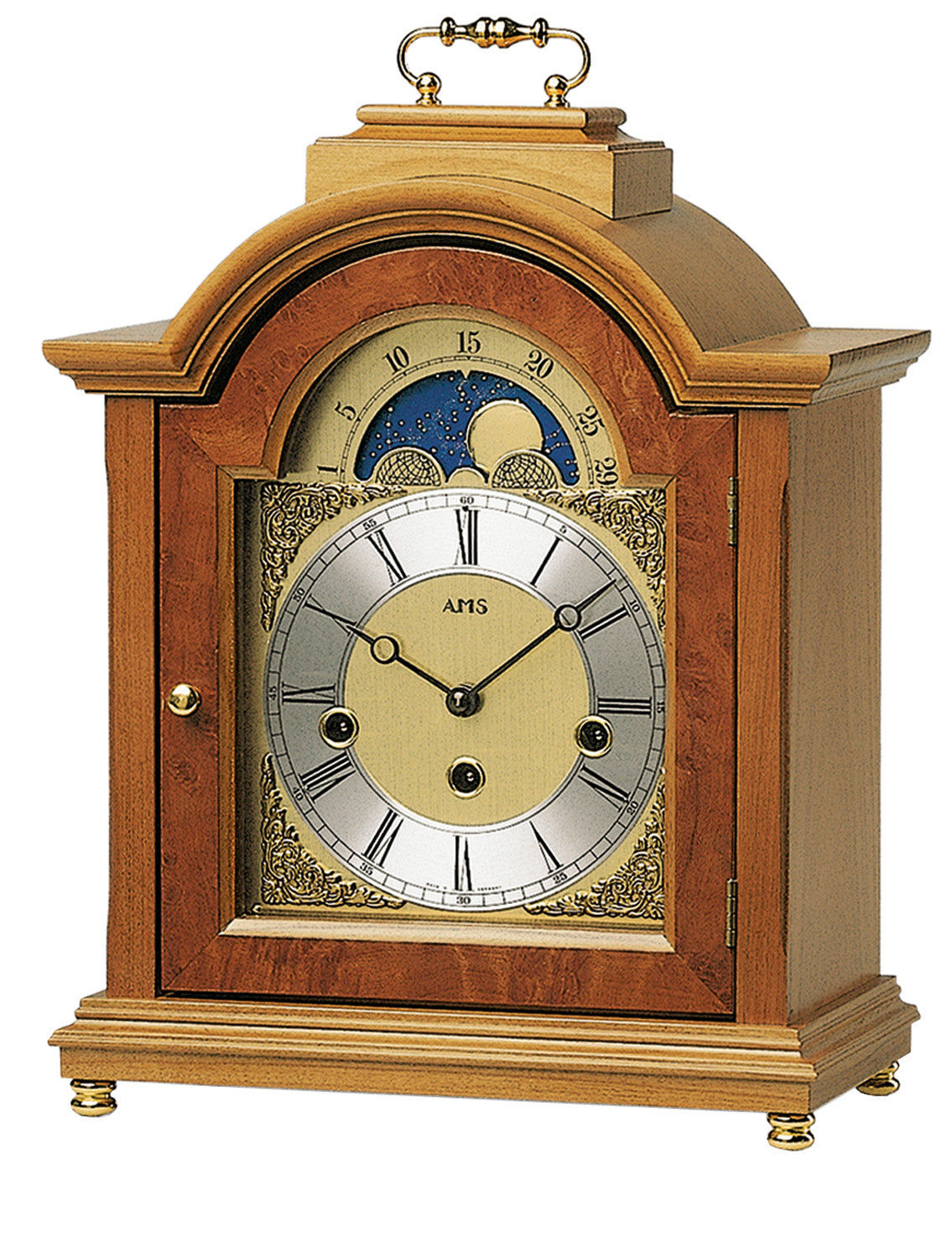Horloge de table mécanique avec boîtier en merisier, cadran rond et affichage des phases de lune