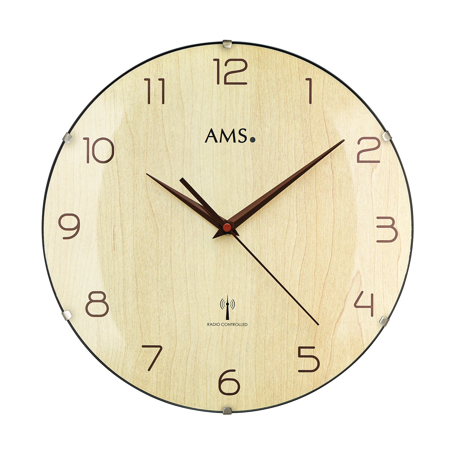 Radio-horloge murale AMS avec cadran marron clair, chiffres romains et aiguilles noires