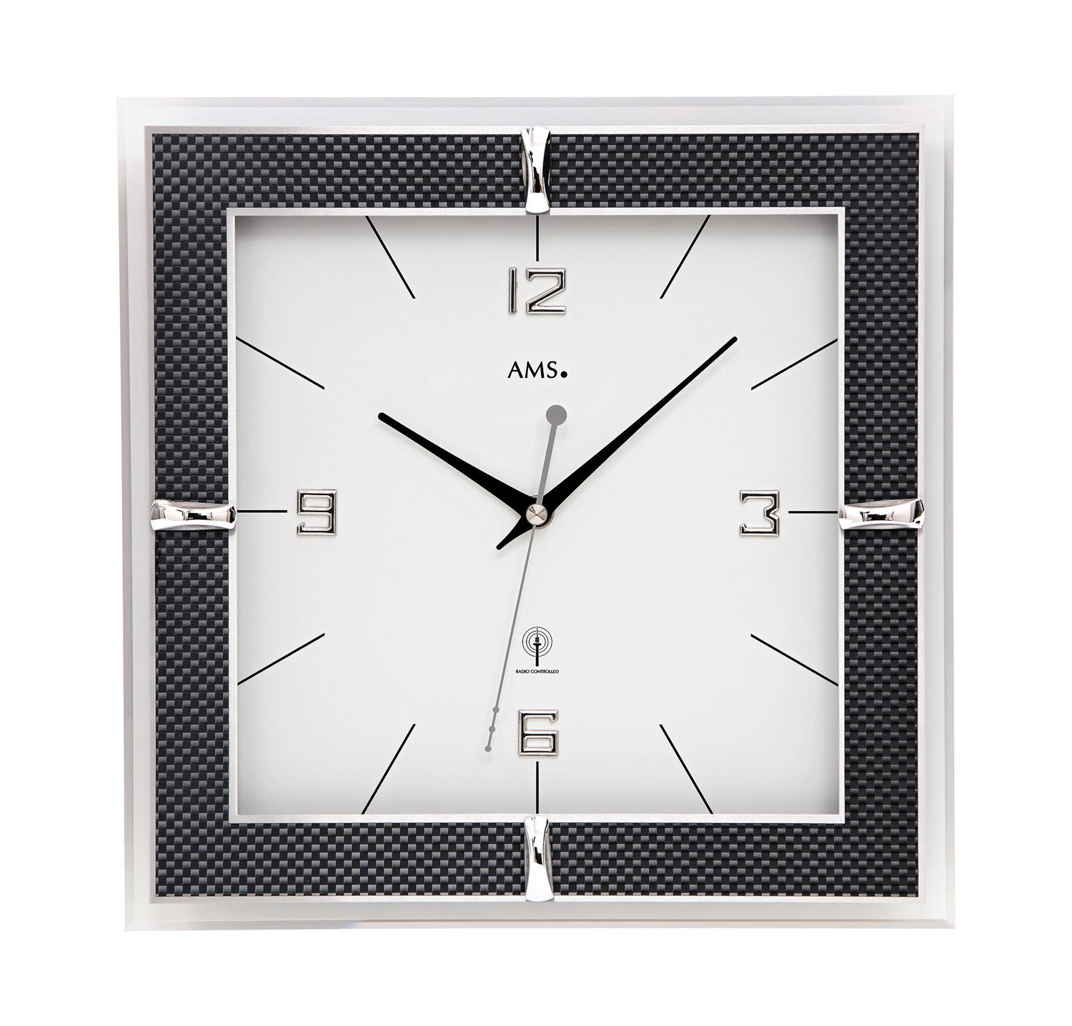 Horloge murale carrée avec cadre en carbone noir, cadran blanc et verre minéral