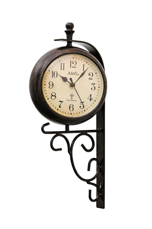 Horloge murale en métal avec cadran rond et support incurvé