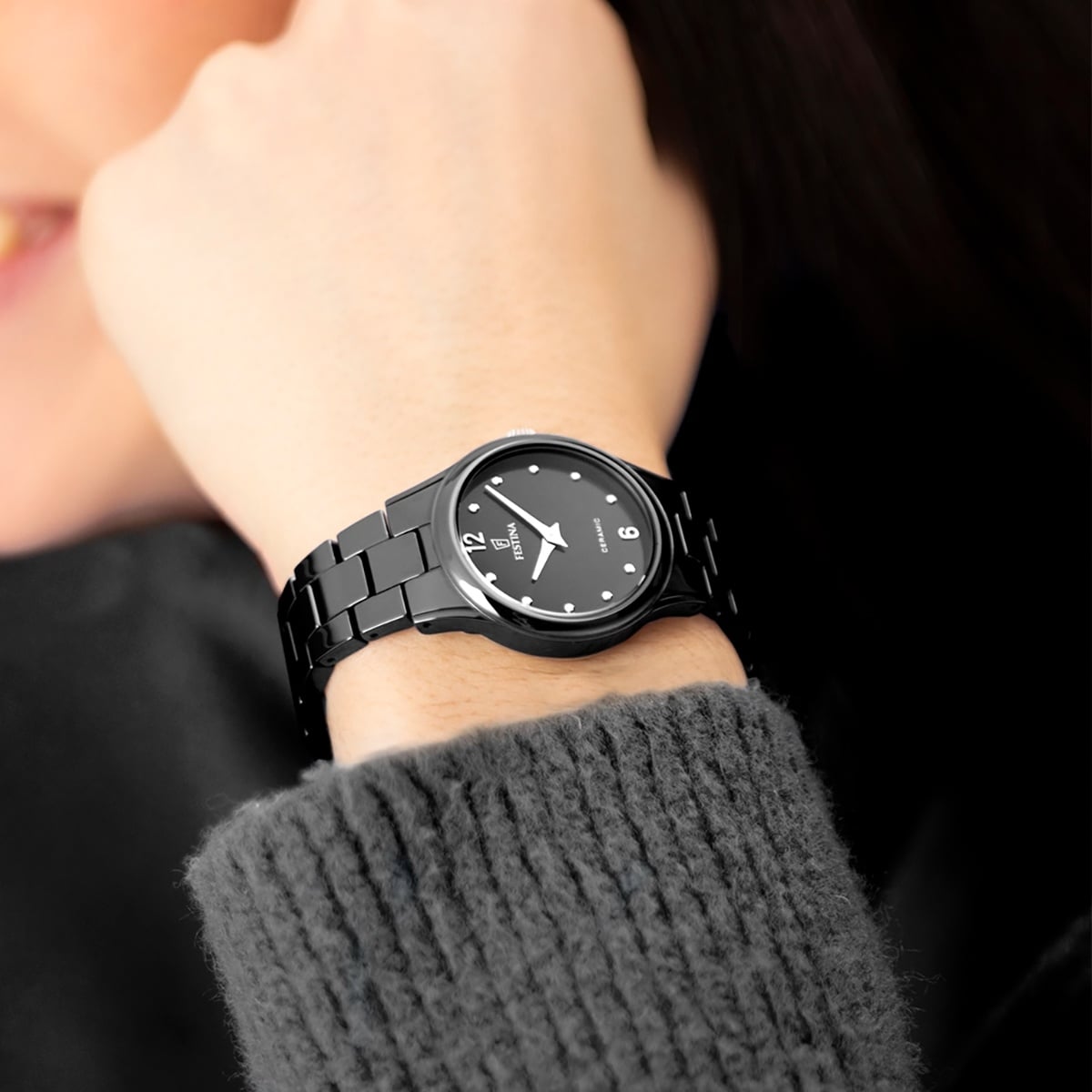 Festina Damenuhr am Handgelenk, schwarzes Keramikarmband und schwarzes Zifferblatt